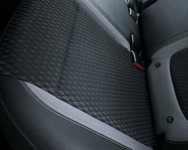 Чорний Опель Crossland X, об'ємом двигуна 1.5 л та пробігом 160 тис. км за 15500 $, фото 79 на Automoto.ua