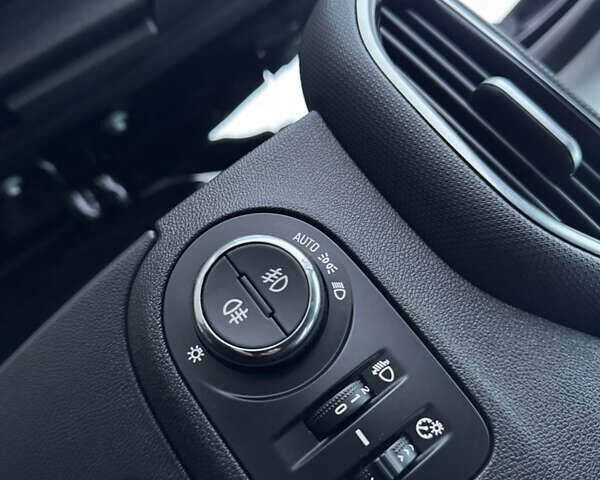 Чорний Опель Crossland X, об'ємом двигуна 1.5 л та пробігом 160 тис. км за 15500 $, фото 48 на Automoto.ua