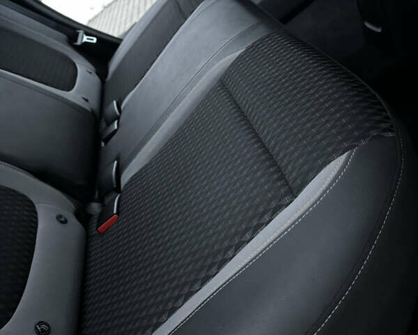 Чорний Опель Crossland X, об'ємом двигуна 1.5 л та пробігом 160 тис. км за 15500 $, фото 74 на Automoto.ua