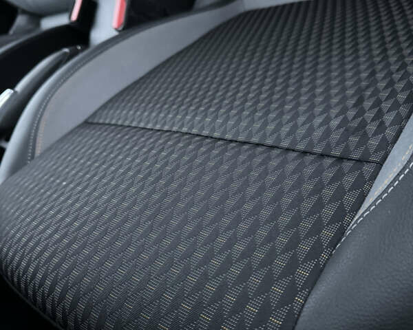 Чорний Опель Crossland X, об'ємом двигуна 1.5 л та пробігом 160 тис. км за 15500 $, фото 64 на Automoto.ua