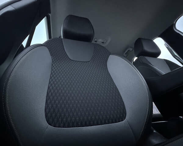 Чорний Опель Crossland X, об'ємом двигуна 1.5 л та пробігом 160 тис. км за 15500 $, фото 73 на Automoto.ua