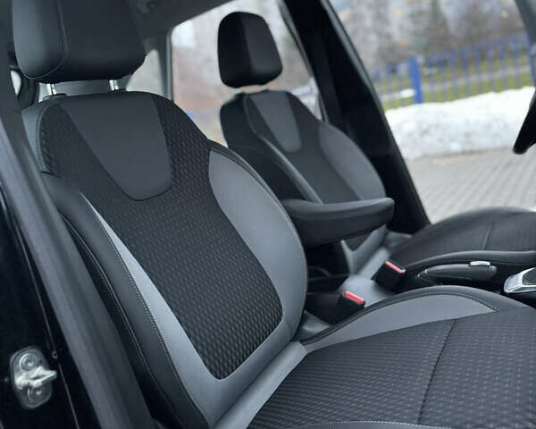 Чорний Опель Crossland X, об'ємом двигуна 1.5 л та пробігом 160 тис. км за 15500 $, фото 72 на Automoto.ua