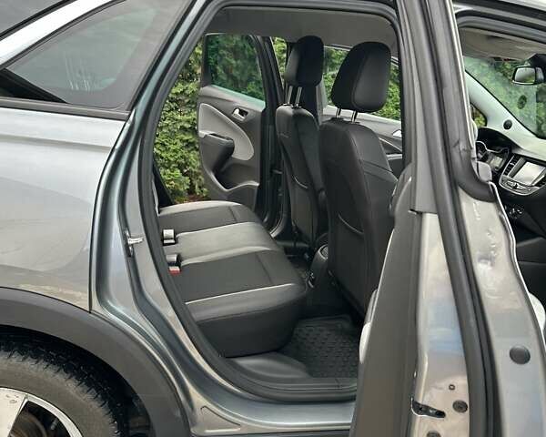 Серый Опель Crossland X, объемом двигателя 1.2 л и пробегом 150 тыс. км за 11503 $, фото 4 на Automoto.ua