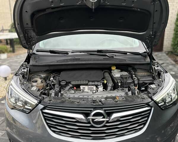 Серый Опель Crossland X, объемом двигателя 1.2 л и пробегом 150 тыс. км за 11503 $, фото 3 на Automoto.ua