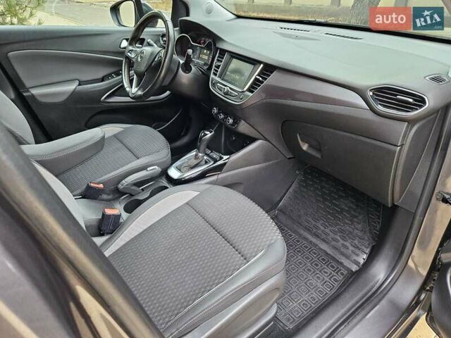 Серый Опель Crossland X, объемом двигателя 1.2 л и пробегом 60 тыс. км за 13999 $, фото 37 на Automoto.ua