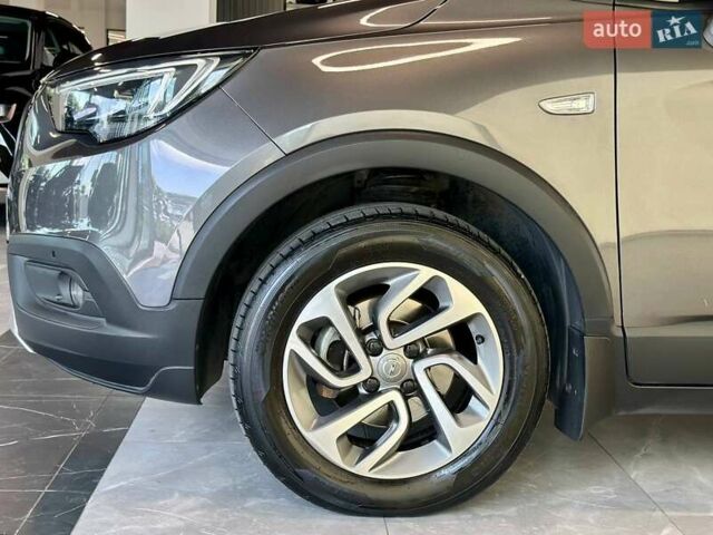 Серый Опель Crossland X, объемом двигателя 1.2 л и пробегом 100 тыс. км за 13900 $, фото 7 на Automoto.ua