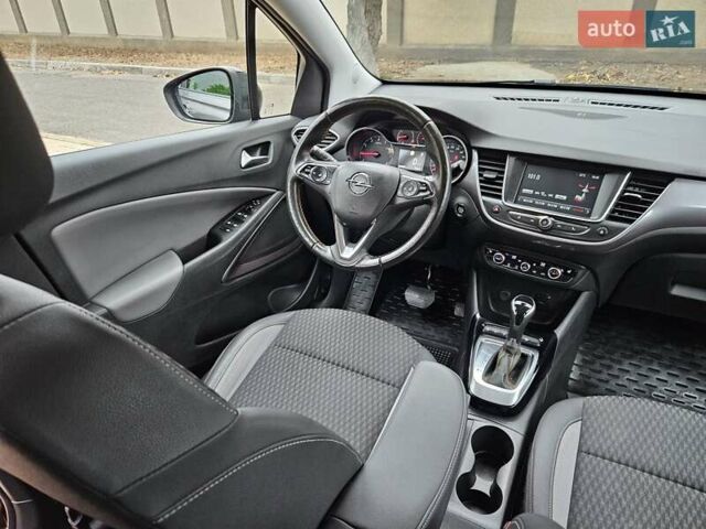 Серый Опель Crossland X, объемом двигателя 1.2 л и пробегом 60 тыс. км за 13999 $, фото 24 на Automoto.ua
