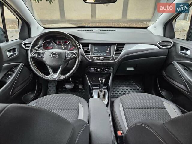 Серый Опель Crossland X, объемом двигателя 1.2 л и пробегом 60 тыс. км за 13999 $, фото 22 на Automoto.ua