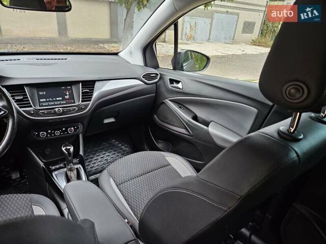 Серый Опель Crossland X, объемом двигателя 1.2 л и пробегом 60 тыс. км за 13999 $, фото 23 на Automoto.ua