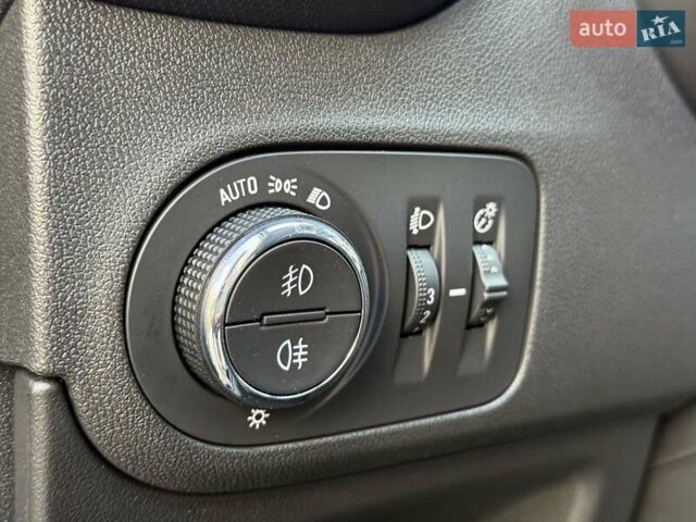 Синий Опель Crossland X, объемом двигателя 1.5 л и пробегом 200 тыс. км за 14800 $, фото 22 на Automoto.ua
