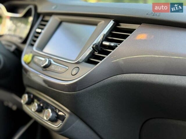 Синий Опель Crossland X, объемом двигателя 1.5 л и пробегом 200 тыс. км за 14800 $, фото 21 на Automoto.ua
