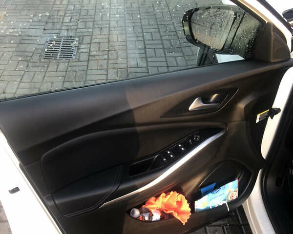 Белый Опель Grandland, объемом двигателя 1.5 л и пробегом 58 тыс. км за 29000 $, фото 10 на Automoto.ua