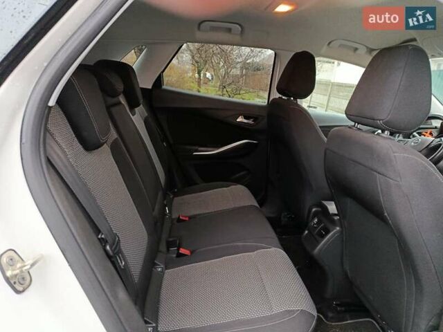 Белый Опель Grandland X, объемом двигателя 2 л и пробегом 128 тыс. км за 18000 $, фото 1 на Automoto.ua