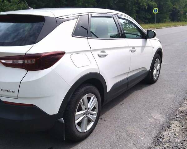 Білий Опель Grandland X, об'ємом двигуна 1.5 л та пробігом 176 тис. км за 17900 $, фото 2 на Automoto.ua