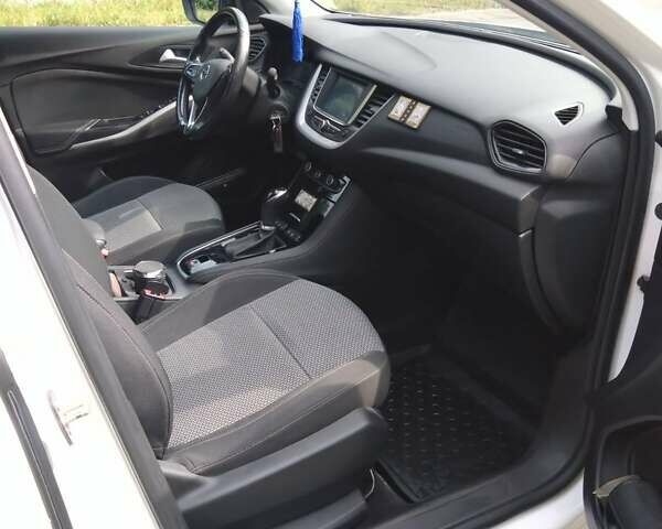 Білий Опель Grandland X, об'ємом двигуна 1.5 л та пробігом 176 тис. км за 17900 $, фото 4 на Automoto.ua