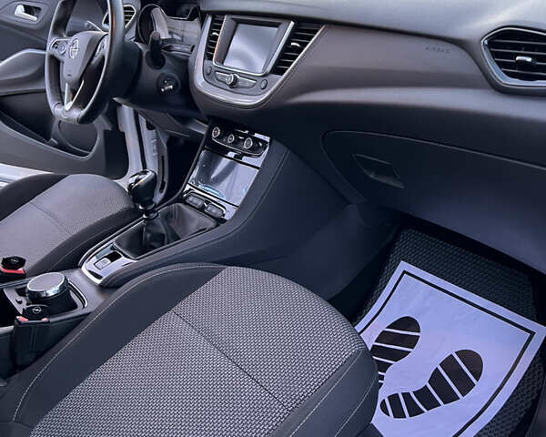 Белый Опель Grandland X, объемом двигателя 1.5 л и пробегом 47 тыс. км за 18750 $, фото 79 на Automoto.ua