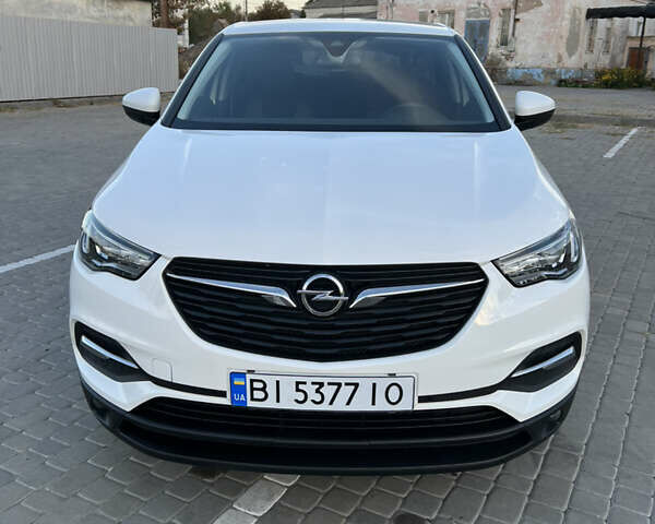Белый Опель Grandland X, объемом двигателя 1.5 л и пробегом 47 тыс. км за 18750 $, фото 2 на Automoto.ua