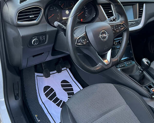 Белый Опель Grandland X, объемом двигателя 1.5 л и пробегом 47 тыс. км за 18750 $, фото 77 на Automoto.ua