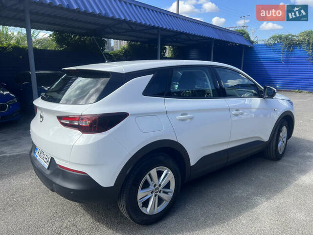 Белый Опель Grandland X, объемом двигателя 1.5 л и пробегом 46 тыс. км за 21924 $, фото 6 на Automoto.ua