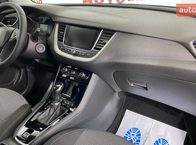 Черный Опель Grandland X, объемом двигателя 1.5 л и пробегом 197 тыс. км за 17750 $, фото 8 на Automoto.ua