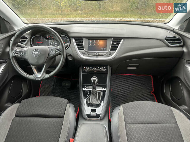 Серый Опель Grandland X, объемом двигателя 1.5 л и пробегом 95 тыс. км за 21499 $, фото 38 на Automoto.ua