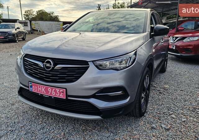 Сірий Опель Grandland X, об'ємом двигуна 1.5 л та пробігом 212 тис. км за 21900 $, фото 2 на Automoto.ua