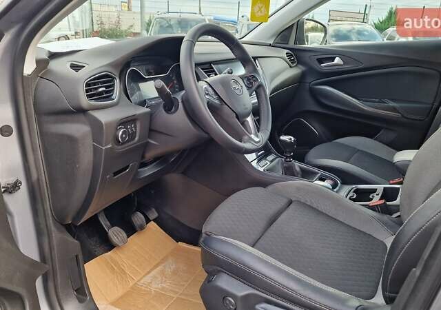 Сірий Опель Grandland X, об'ємом двигуна 1.5 л та пробігом 212 тис. км за 21900 $, фото 5 на Automoto.ua