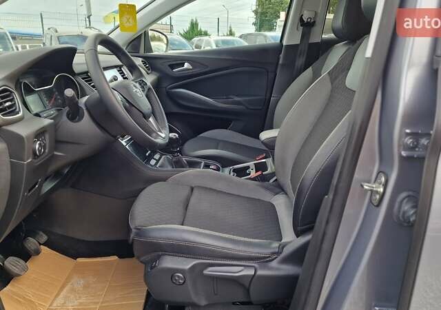 Сірий Опель Grandland X, об'ємом двигуна 1.5 л та пробігом 212 тис. км за 21900 $, фото 4 на Automoto.ua