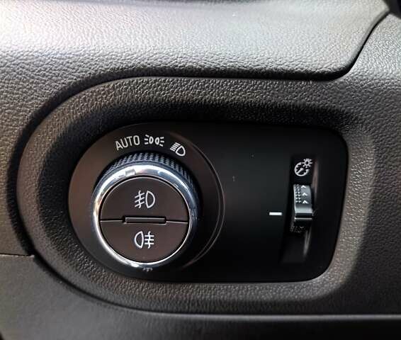 Сірий Опель Grandland X, об'ємом двигуна 2 л та пробігом 151 тис. км за 22800 $, фото 38 на Automoto.ua