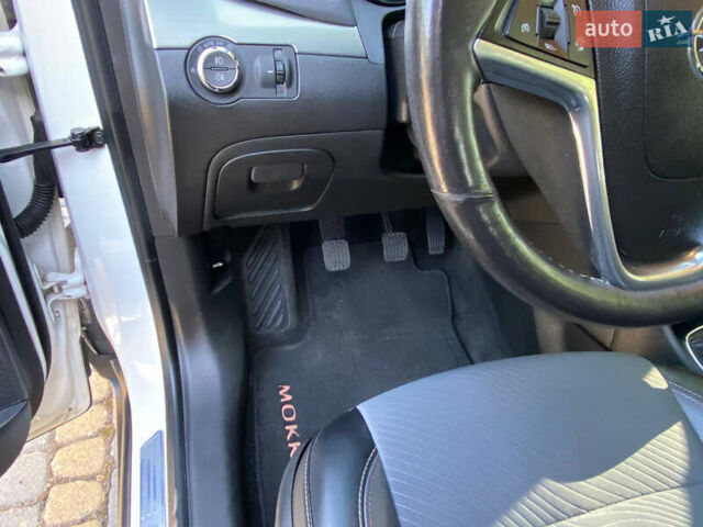 Белый Опель Mokka, объемом двигателя 1.36 л и пробегом 152 тыс. км за 11158 $, фото 16 на Automoto.ua