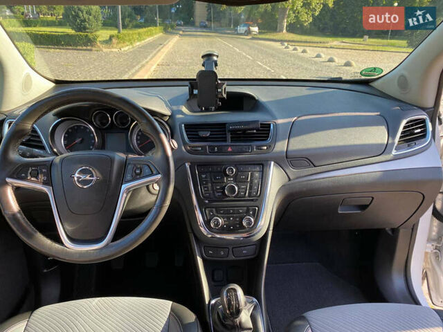 Белый Опель Mokka, объемом двигателя 1.36 л и пробегом 152 тыс. км за 11158 $, фото 8 на Automoto.ua