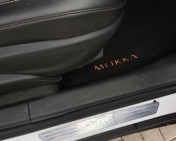 Белый Опель Mokka, объемом двигателя 1.36 л и пробегом 140 тыс. км за 11400 $, фото 16 на Automoto.ua