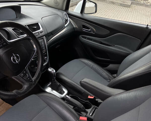 Белый Опель Mokka, объемом двигателя 1.36 л и пробегом 140 тыс. км за 11400 $, фото 14 на Automoto.ua