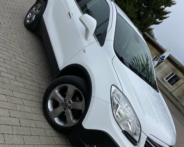 Белый Опель Mokka, объемом двигателя 1.36 л и пробегом 140 тыс. км за 11400 $, фото 3 на Automoto.ua