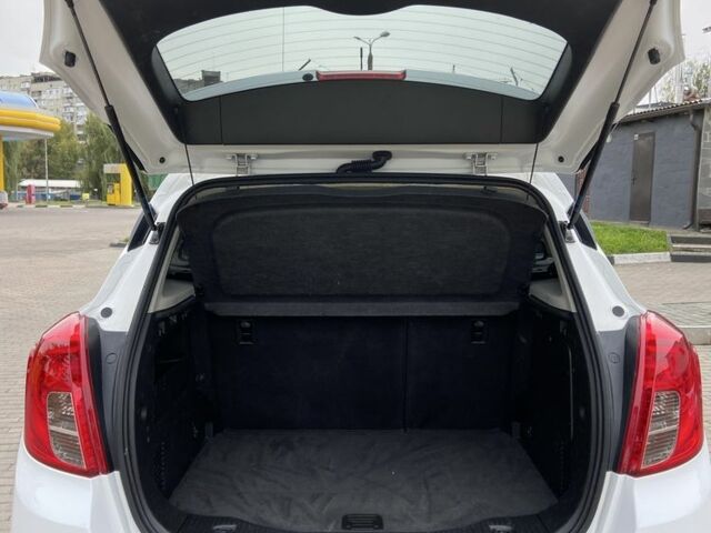 Белый Опель Mokka, объемом двигателя 1.4 л и пробегом 140 тыс. км за 10800 $, фото 4 на Automoto.ua