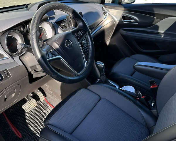Белый Опель Mokka, объемом двигателя 1.6 л и пробегом 272 тыс. км за 11800 $, фото 3 на Automoto.ua
