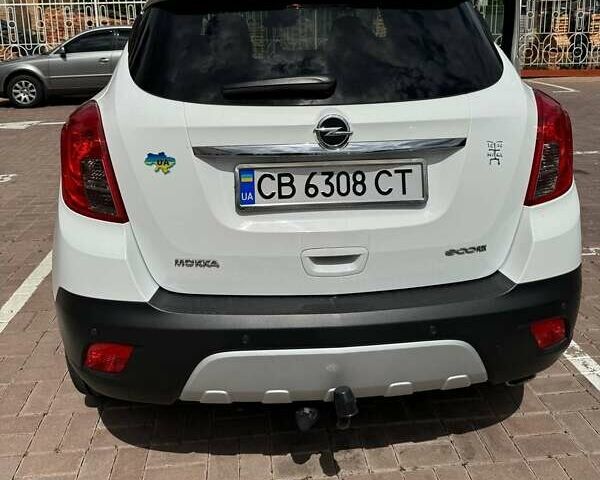 Белый Опель Mokka, объемом двигателя 1.69 л и пробегом 97 тыс. км за 14500 $, фото 1 на Automoto.ua
