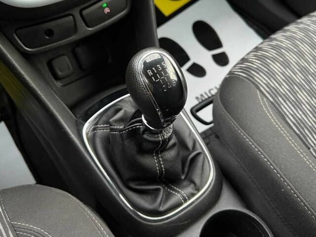 Білий Опель Mokka, об'ємом двигуна 1.6 л та пробігом 204 тис. км за 299 $, фото 16 на Automoto.ua