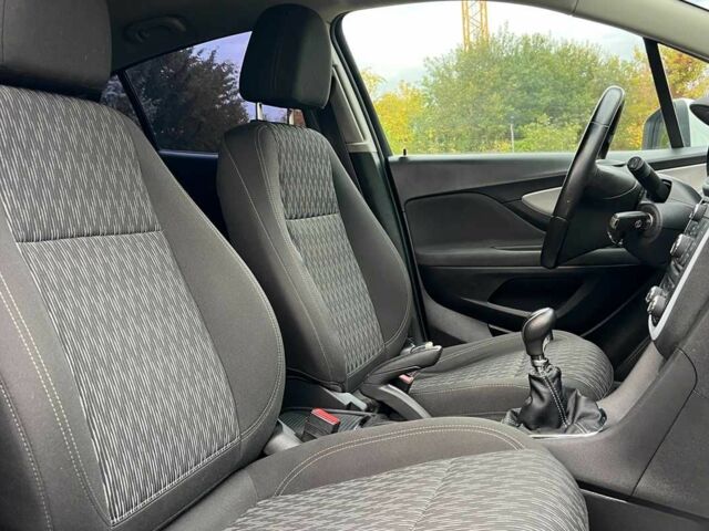 Білий Опель Mokka, об'ємом двигуна 1.6 л та пробігом 204 тис. км за 299 $, фото 17 на Automoto.ua