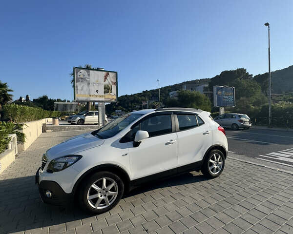 Белый Опель Mokka, объемом двигателя 1.4 л и пробегом 101 тыс. км за 15000 $, фото 2 на Automoto.ua