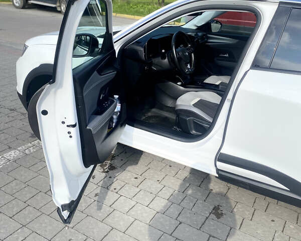 Белый Опель Mokka, объемом двигателя 1.2 л и пробегом 31 тыс. км за 19500 $, фото 19 на Automoto.ua