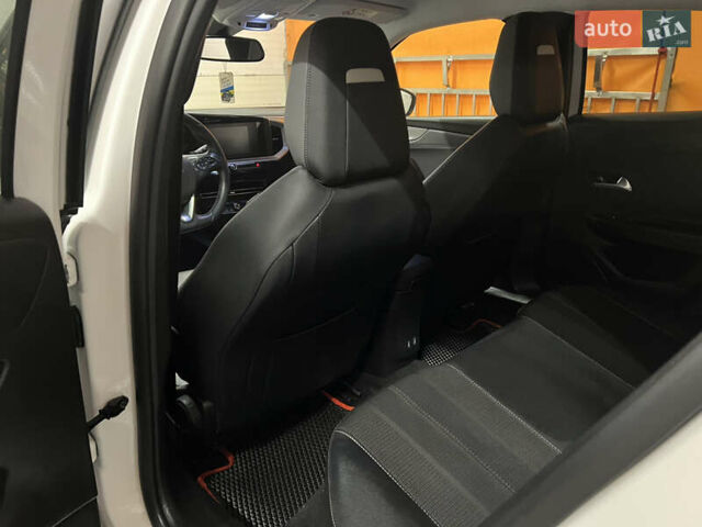 Білий Опель Mokka, об'ємом двигуна 1.2 л та пробігом 73 тис. км за 22222 $, фото 10 на Automoto.ua