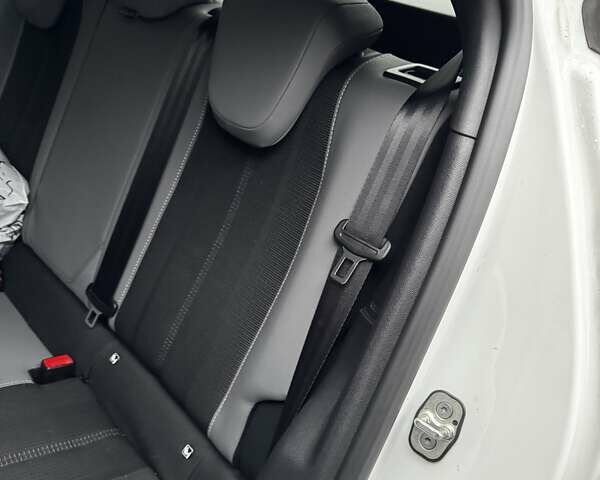 Белый Опель Mokka, объемом двигателя 1.2 л и пробегом 22 тыс. км за 17000 $, фото 9 на Automoto.ua