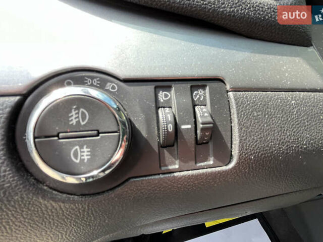 Черный Опель Mokka, объемом двигателя 1.36 л и пробегом 160 тыс. км за 12500 $, фото 12 на Automoto.ua