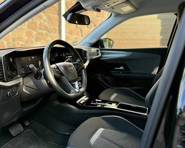 Черный Опель Mokka, объемом двигателя 0 л и пробегом 49 тыс. км за 16700 $, фото 2 на Automoto.ua