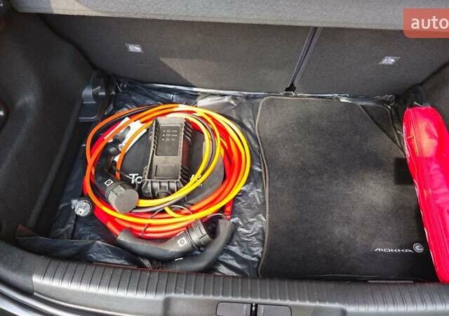 Черный Опель Mokka, объемом двигателя 0 л и пробегом 12 тыс. км за 19200 $, фото 63 на Automoto.ua