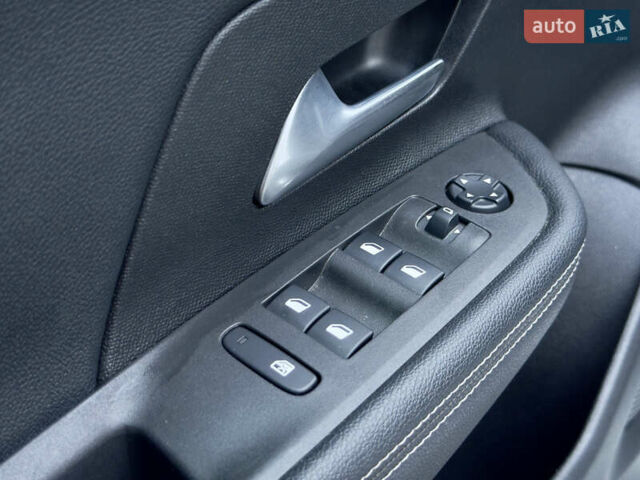 Белый Опель Mokka-e, объемом двигателя 0 л и пробегом 85 тыс. км за 15900 $, фото 17 на Automoto.ua