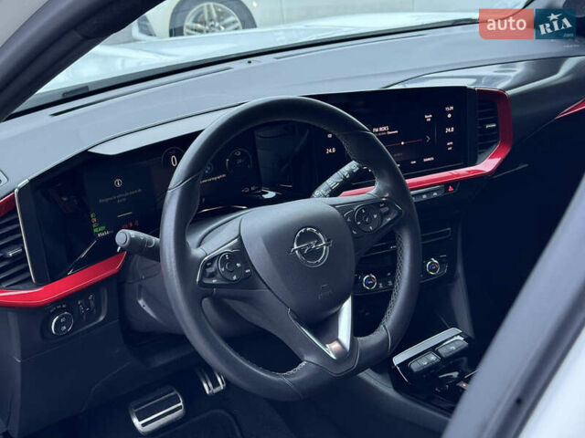 Белый Опель Mokka-e, объемом двигателя 0 л и пробегом 85 тыс. км за 15900 $, фото 20 на Automoto.ua