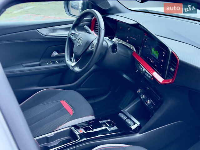 Белый Опель Mokka-e, объемом двигателя 0 л и пробегом 85 тыс. км за 15900 $, фото 1 на Automoto.ua