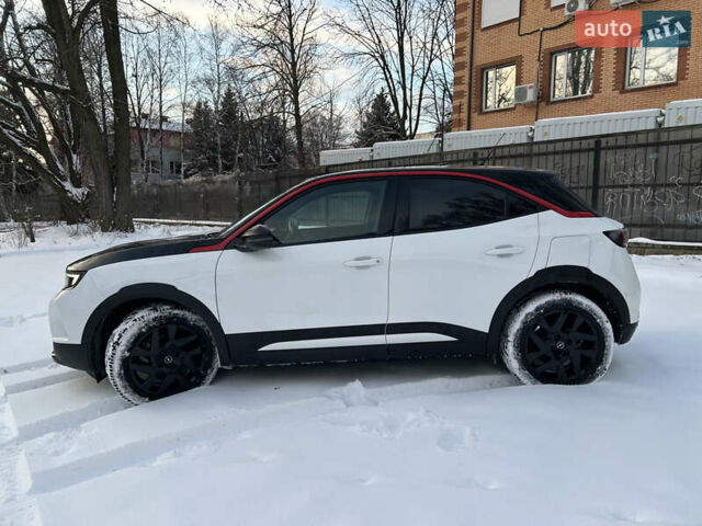 Белый Опель Mokka-e, объемом двигателя 0 л и пробегом 85 тыс. км за 16900 $, фото 3 на Automoto.ua